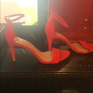 Red short heel pump